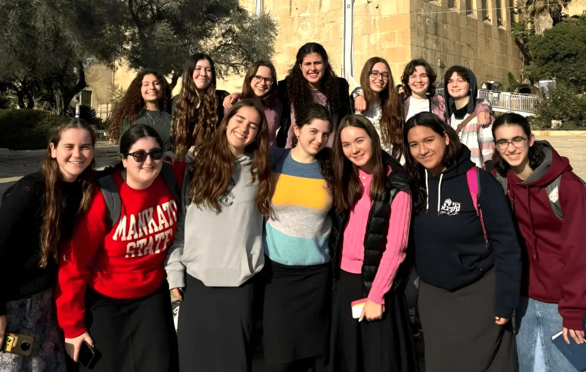 Jewish teens make aliyah to Israel before their parents