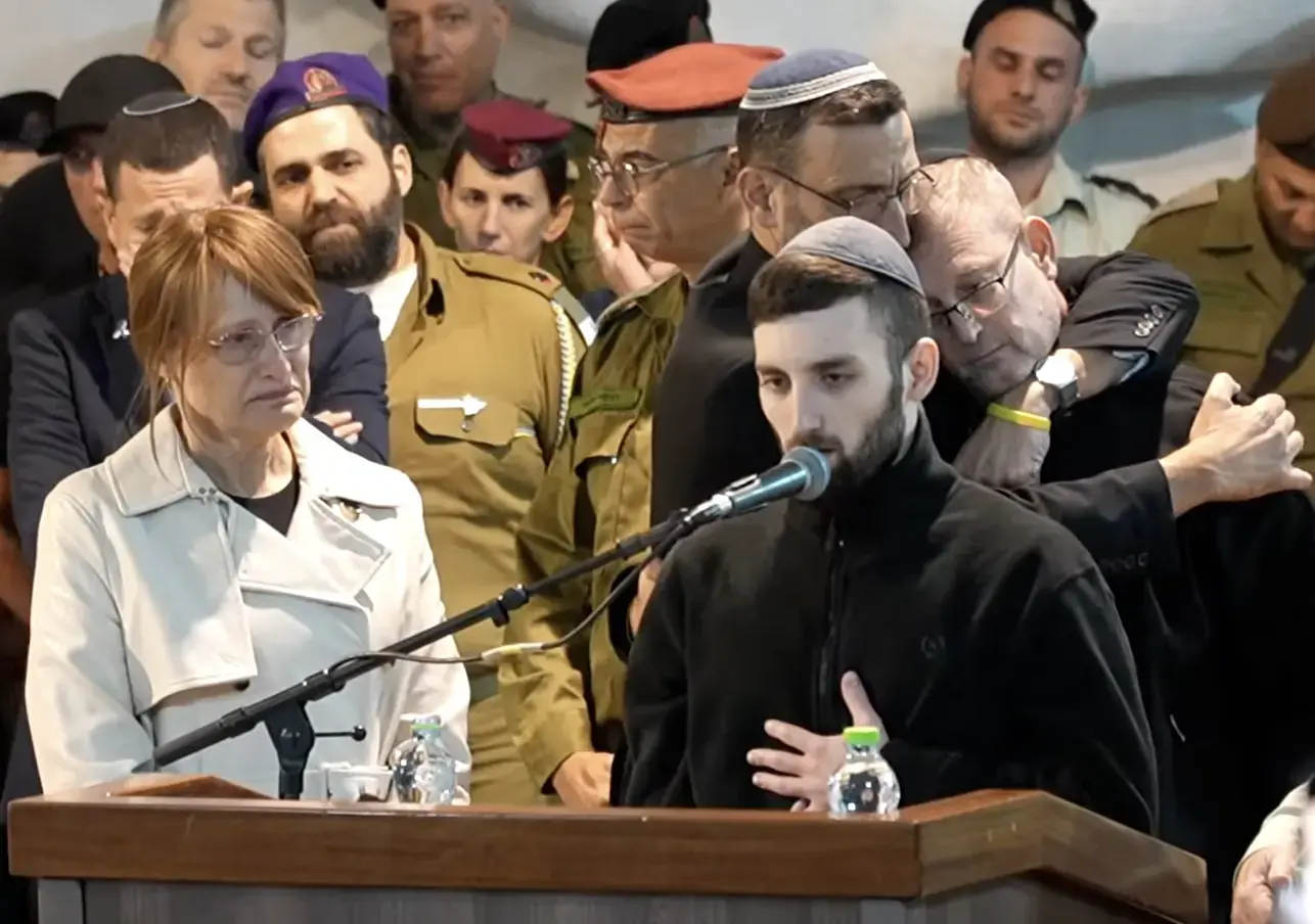 Released hostage Matan Angrest gives eulogy at funeral for murdered hostage Daniel Perez